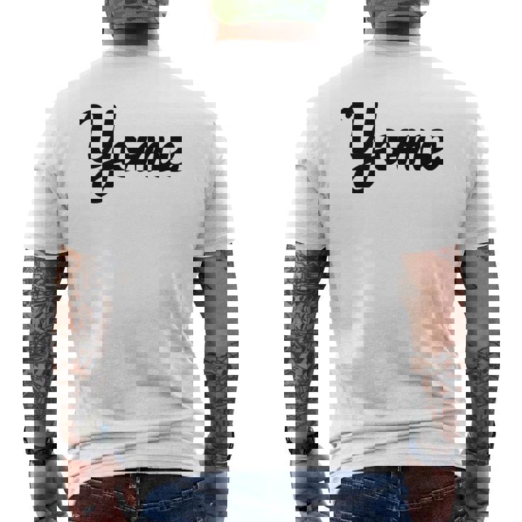 【Yome】嫁 よめ シンプル おしゃれ ローマ字 夫婦お揃い 結婚祝い カップル ペアルック おもしろ ペア メンズTシャツ バックプリント