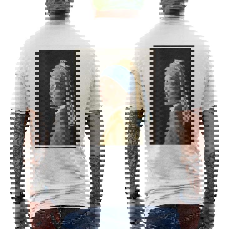 【バックプリント・背中側】真珠の耳飾りの少女／フェルメール【世界の名画】（高精細画像）Vermeer 美術館アート 油絵 メンズTシャツ バックプリント