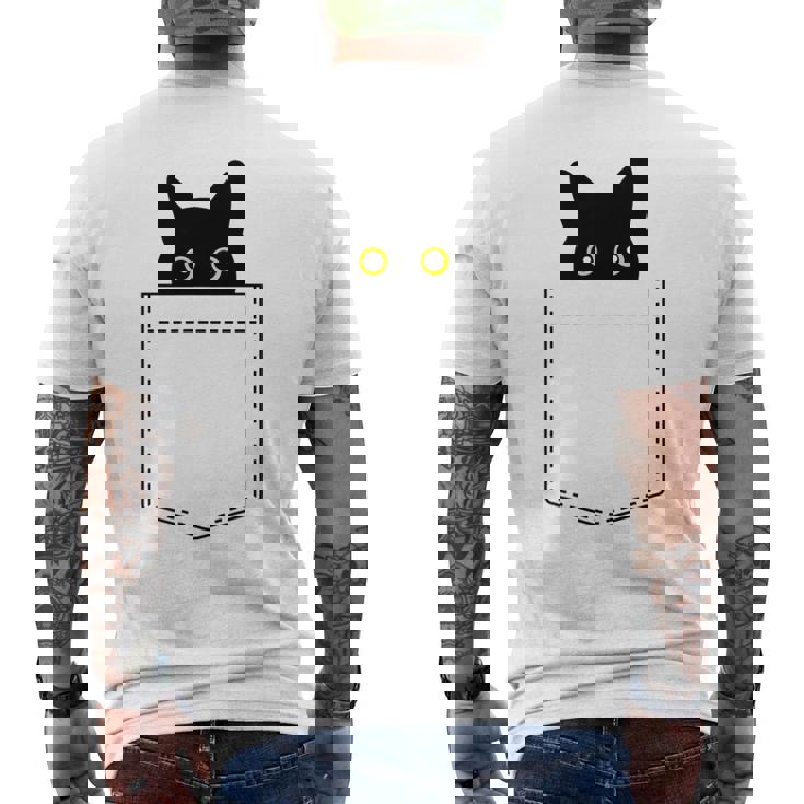 【ポケットから覗くネコ】黒猫 にゃんこ 猫好き 猫 可愛い ネコ 子猫 ネコ好き 面白い 変な 遊び心 ネタ ウケ狙い メンズTシャツ バックプリント