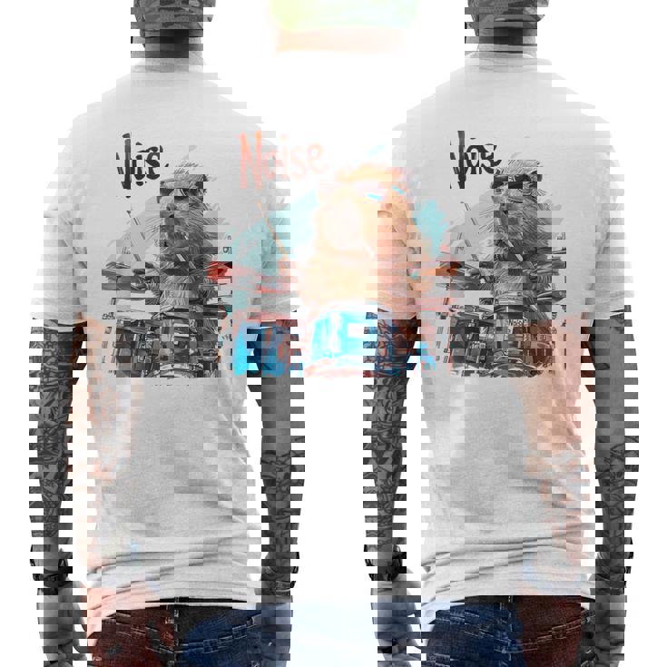 おかしなカピバラがドラムを奏でる メンズTシャツ バックプリント