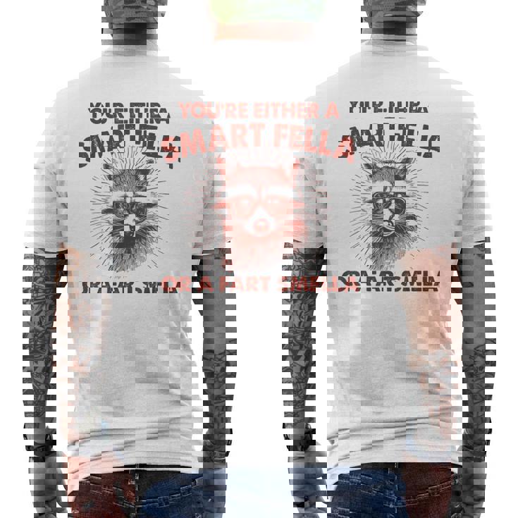 お前は利口なやつかおなら臭いのどっちかだ メンズTシャツ バックプリント