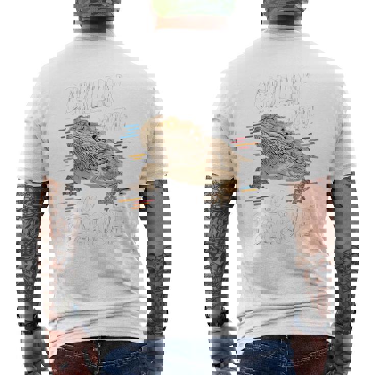 ひげを生やしたドラゴン、バルタゲーム、フトアゴヒゲトカゲ、ポゴナとくつろぐ 長袖tシャツ メンズTシャツ バックプリント