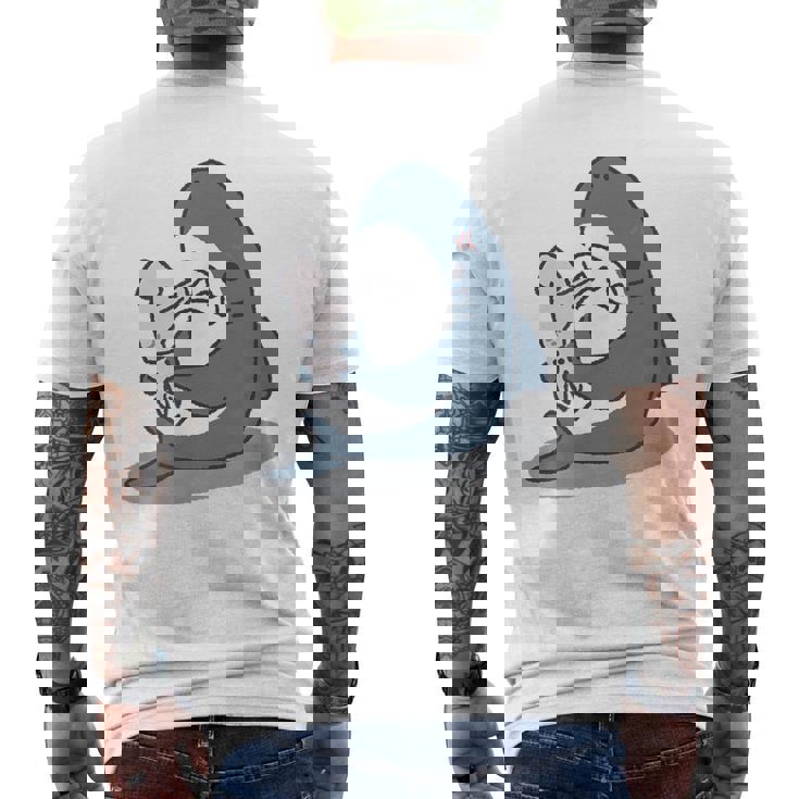 イカを噛み切ることができないサメ メンズTシャツ バックプリント