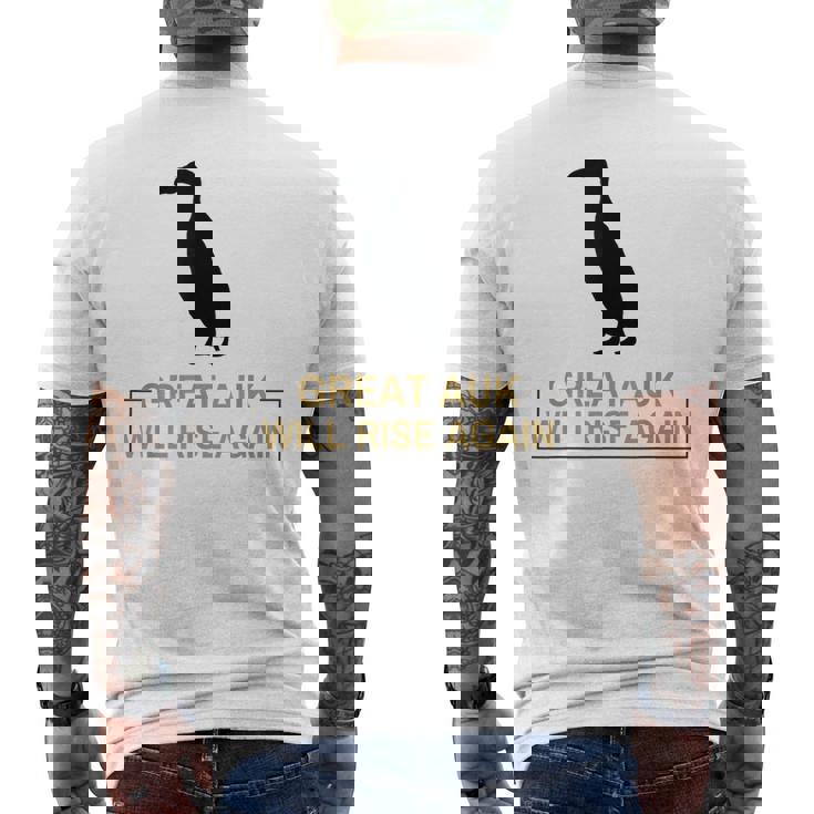 オオウミガラスは再び復活する 絶滅した飛べない鳥ペンギン メンズTシャツ バックプリント