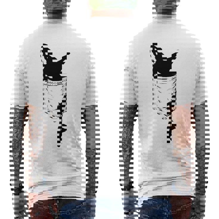 カジュアルなシャチ 面白いオルカをポケットに メンズTシャツ バックプリント