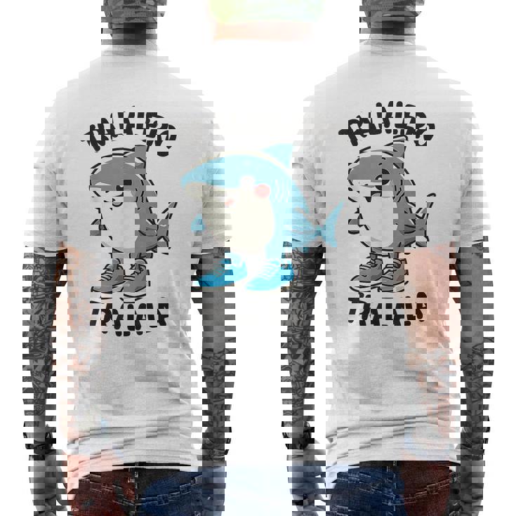 カワイイトラレロトラララ-イタリアブレインロットミーム メンズTシャツ バックプリント