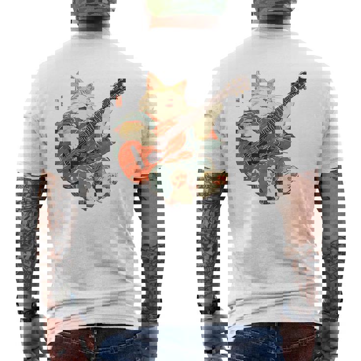 ギターを弾く日本の侍猫 忍者 浮世絵 アニメ メンズTシャツ バックプリント