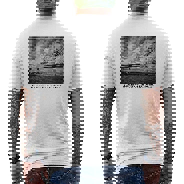 クイーンズベリークロッシング スコットランド 写真 風景 B&W ライト メンズTシャツ バックプリント