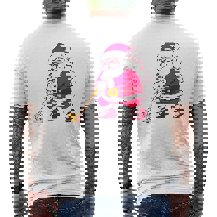 ゴルフをする面白い醜いクリスマスサンタ。 メンズTシャツ バックプリント