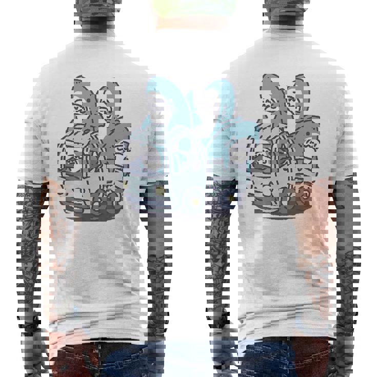 サメがたくさんトラックに メンズTシャツ バックプリント