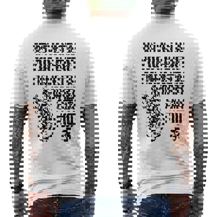 ジャーマン・シェパードはあなたの心を盗みますあなたのベッドとソファを盗みます メンズTシャツ バックプリント