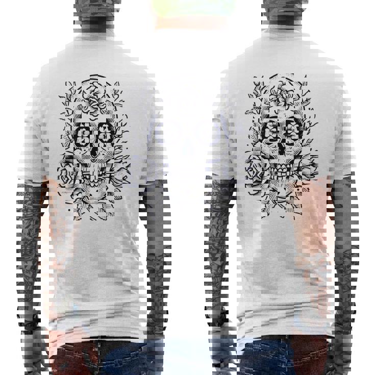 スカルと花の伝統的なタトゥースタイル メンズTシャツ バックプリント