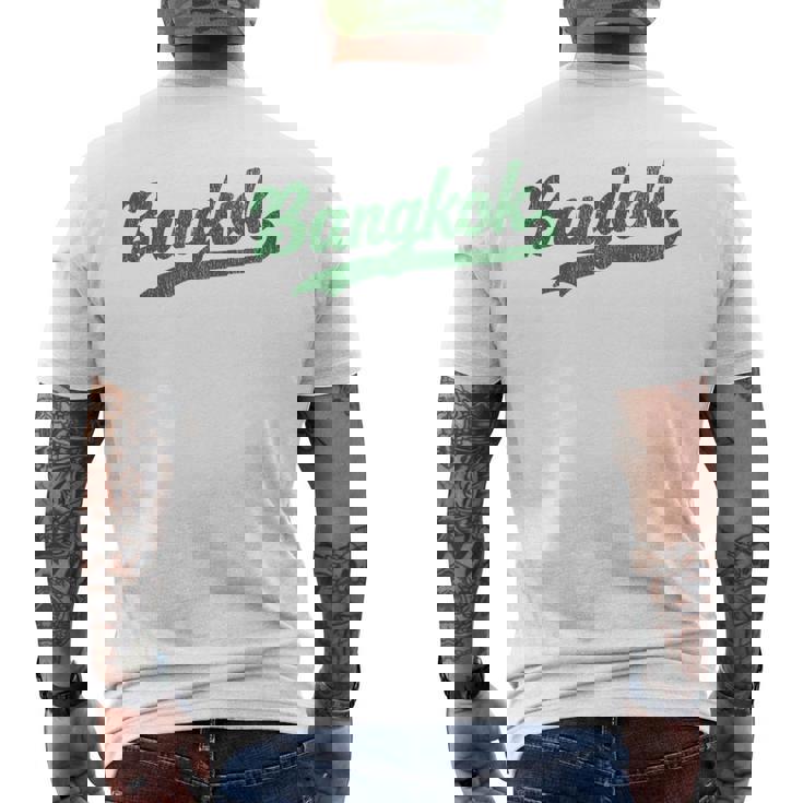 タイのバンコクビンテージスポーツグラフィック。 メンズTシャツ バックプリント