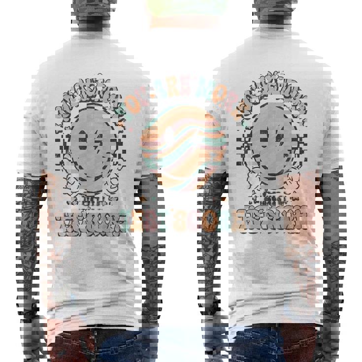 テスト先生 グルーヴィースマイル あなたはテスト結果以上のものです メンズTシャツ バックプリント