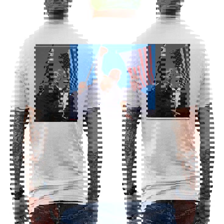 トランプ大統領のために祈り、決して降伏しない、神の祝福トランプ。 長袖tシャツ メンズTシャツ バックプリント