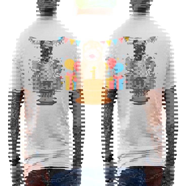 パグ 1歳 誕生日 お祝い ケーキ ペット 動物 犬 オーナー パグ メンズTシャツ バックプリント