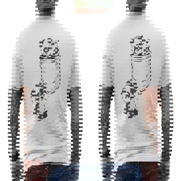 パンダ愛好家のためのポケットの中のかわいいカワイイベイビーパンダ メンズTシャツ バックプリント