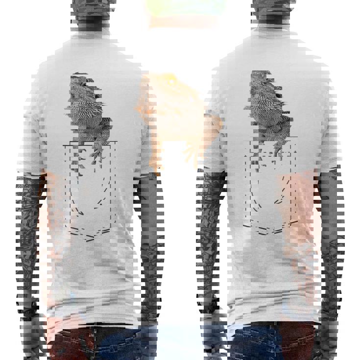 ヒゲのあるドラゴンリザード 爬虫類フェイクポケット メンズTシャツ バックプリント