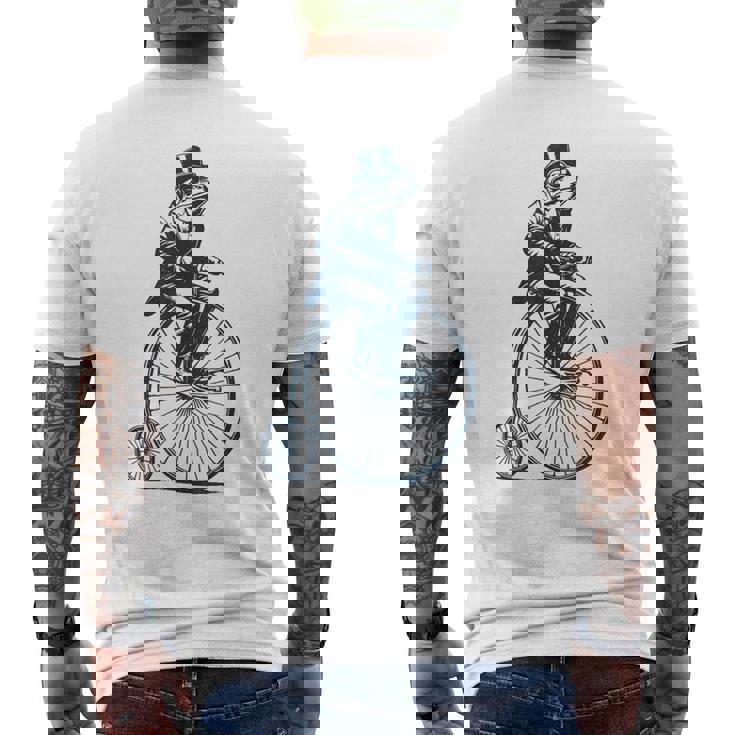 ビンテージのペニーファージング自転車に乗る粋なカエルのサイクリスト メンズTシャツ バックプリント