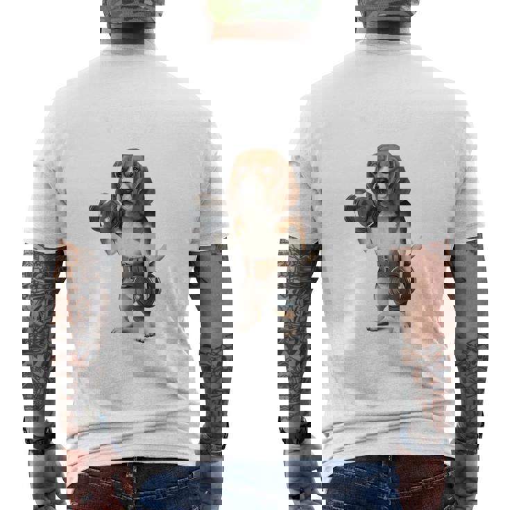 ビーグル 犬 ダンベル 筋トレ 筋肉 ワークアウト ジム メンズTシャツ バックプリント