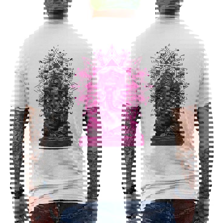ピンク 象 ヒンドゥー教 ガネーシャ オーナメント メンズTシャツ バックプリント