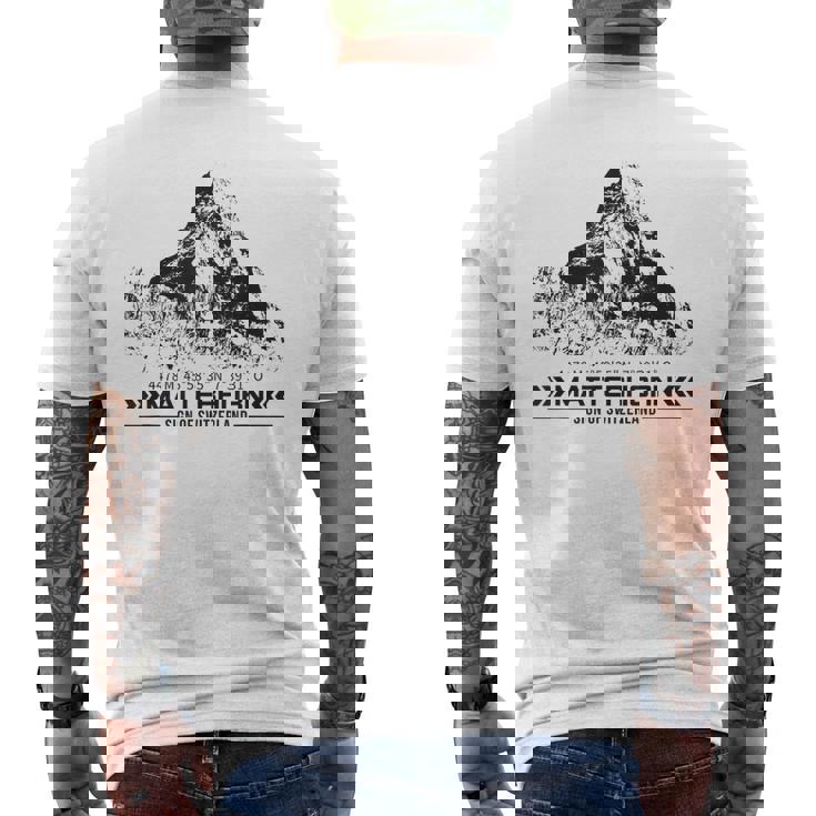 マッターホルン スイス アルプス ツェルマット ハイキング 山 アドベンチャー メンズTシャツ バックプリント