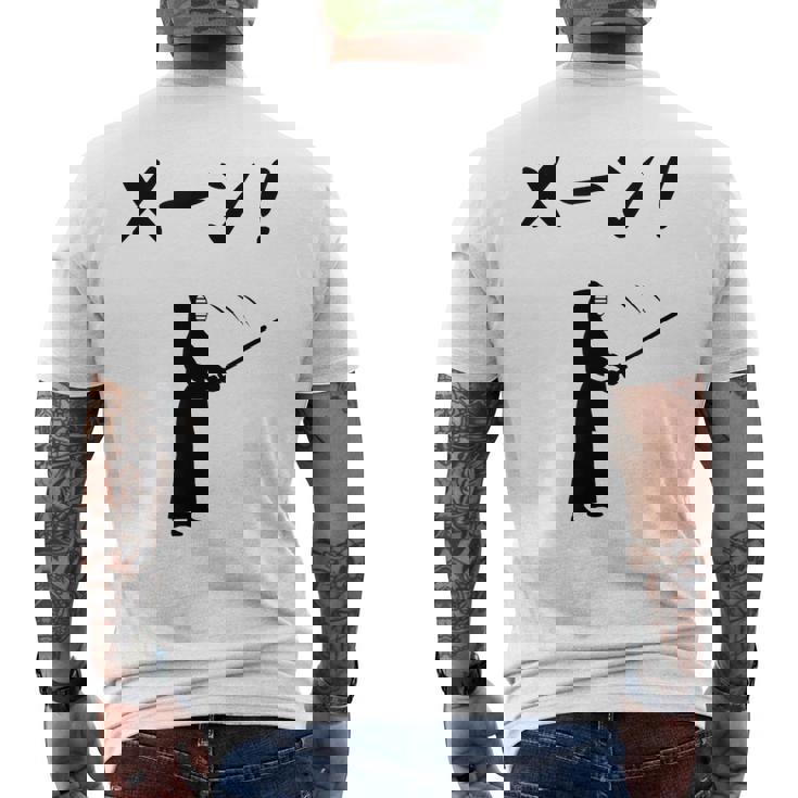 メーン！ 剣道 剣術 武道 竹刀 剣道部 武道好き 古武道 掛かり稽古 剣道好き メンズTシャツ バックプリント