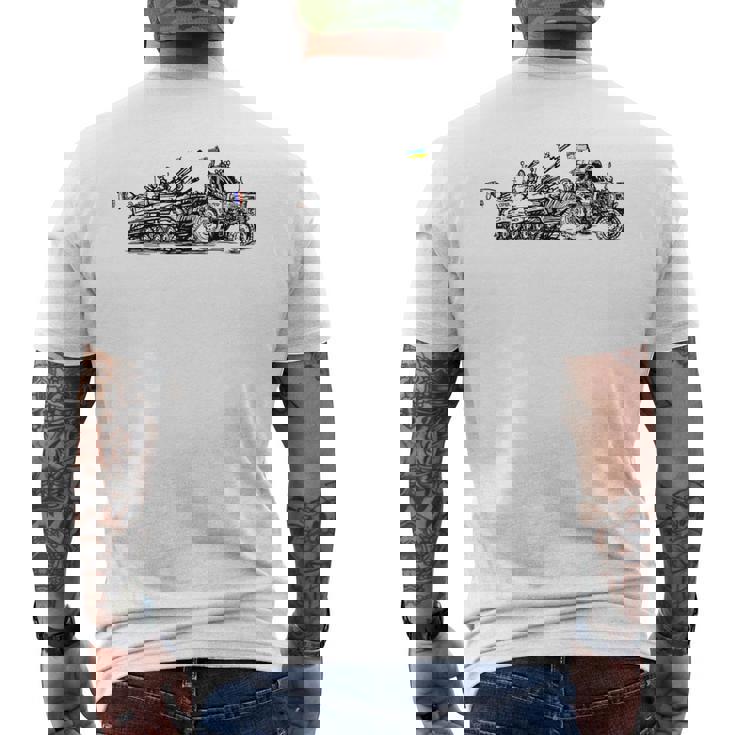 ロシアのbmpを盗むウクライナの農家 ウクライナを支援 メンズTシャツ バックプリント