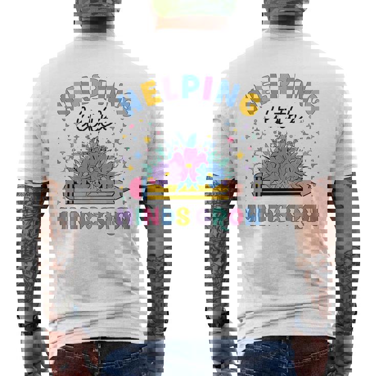 小さな心の成長を助ける ワイルドフラワー 幼稚園 先生 メンズTシャツ バックプリント