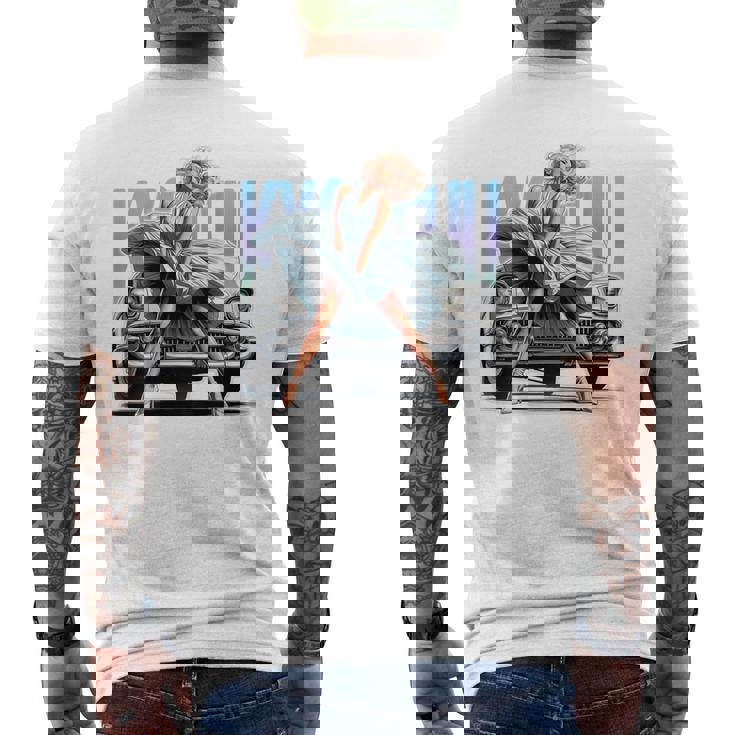 強風ピンナップガールとオールドアメ車のバックプリント メンズTシャツ バックプリント