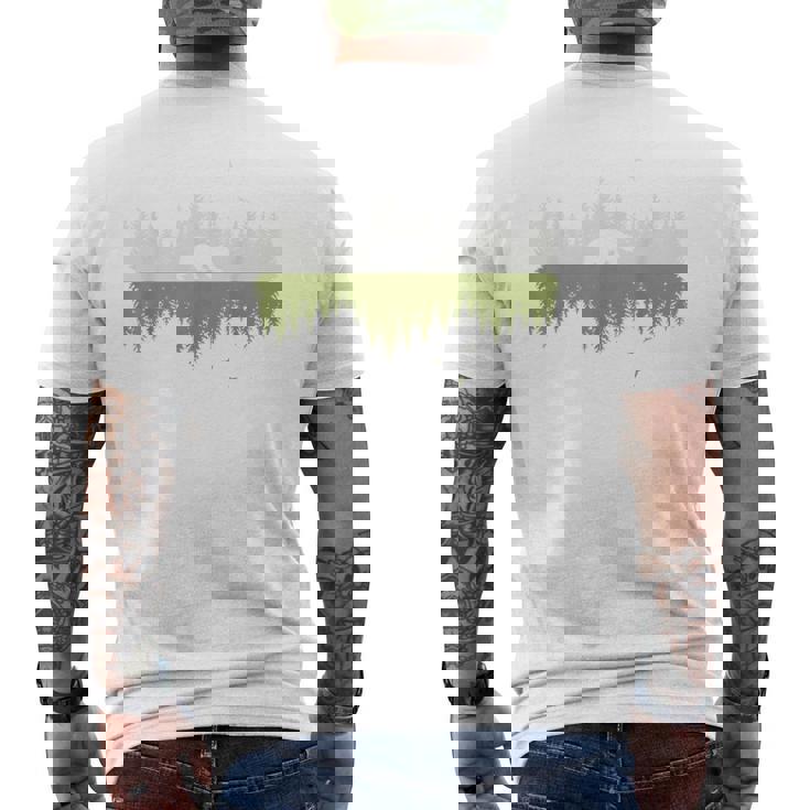 木 反射 クマ 野生動物 森 自然 動物 アウトドア メンズTシャツ バックプリント