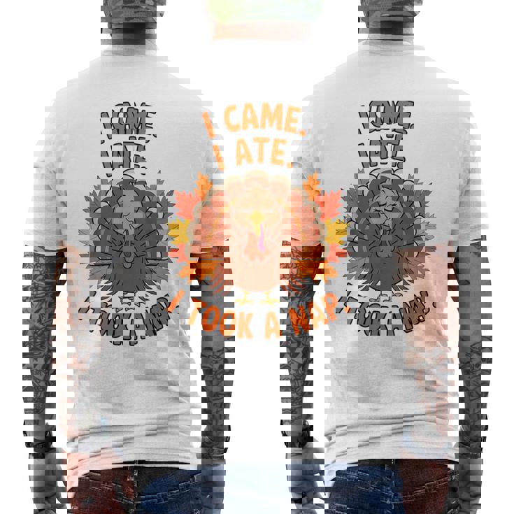 来た、食べた、昼寝した 感謝祭 家族のユーモア メンズTシャツ バックプリント
