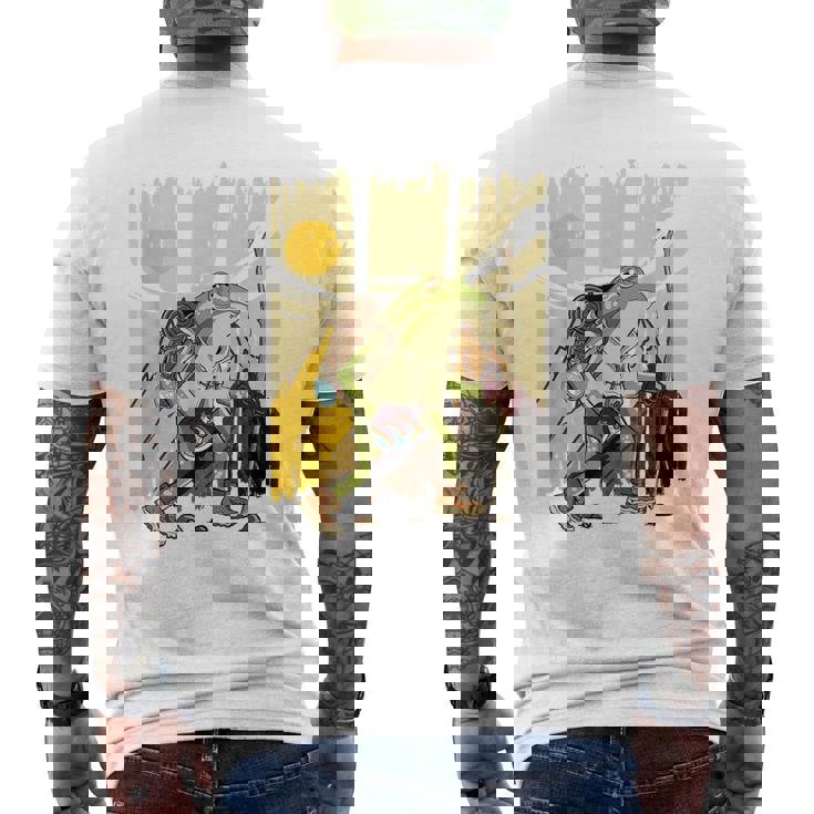 楽しいカエル ハイキングと登山愛好家 メンズTシャツ バックプリント