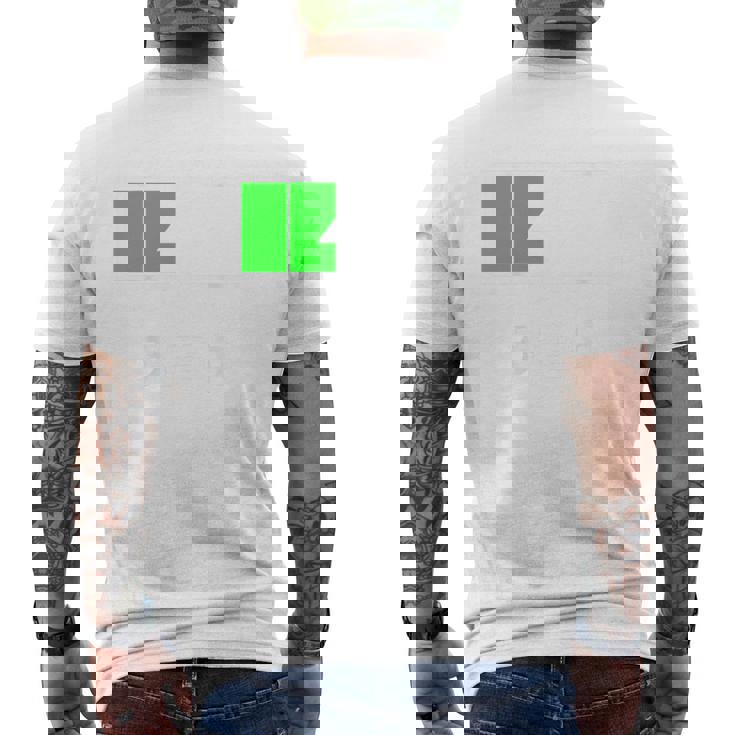 背中【充電中】電池 バッテリー おもしろ 面白い ギャグ ネタ ウケ狙い 笑える ユーモア おバカな 個性的な メンズTシャツ バックプリント