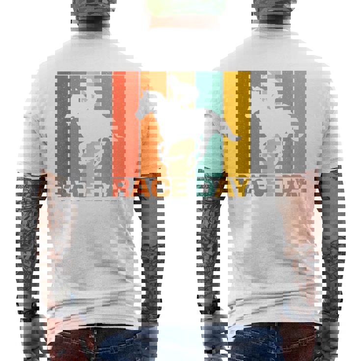 面白い 競馬 ビンテージ レースデー Ky ダービー 馬 ジョッキー メンズTシャツ バックプリント