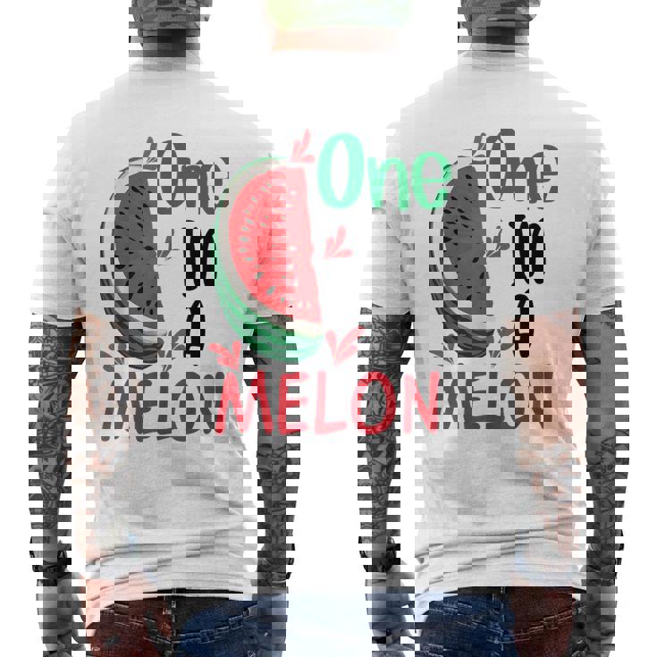 面白いスイカ ハワイのビーチでの休暇 メロンの中のかわいいもの メンズTシャツ バックプリント