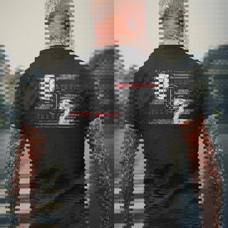 002ピックルボールフラッグ メンズTシャツ バックプリント 高齢者への贈り物