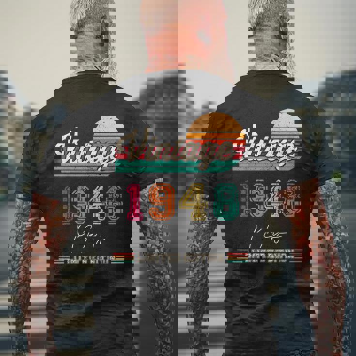 1948年5月生まれ ヴィンテージ ハッピーバースデー 76歳 メンズTシャツ バックプリント 高齢者への贈り物