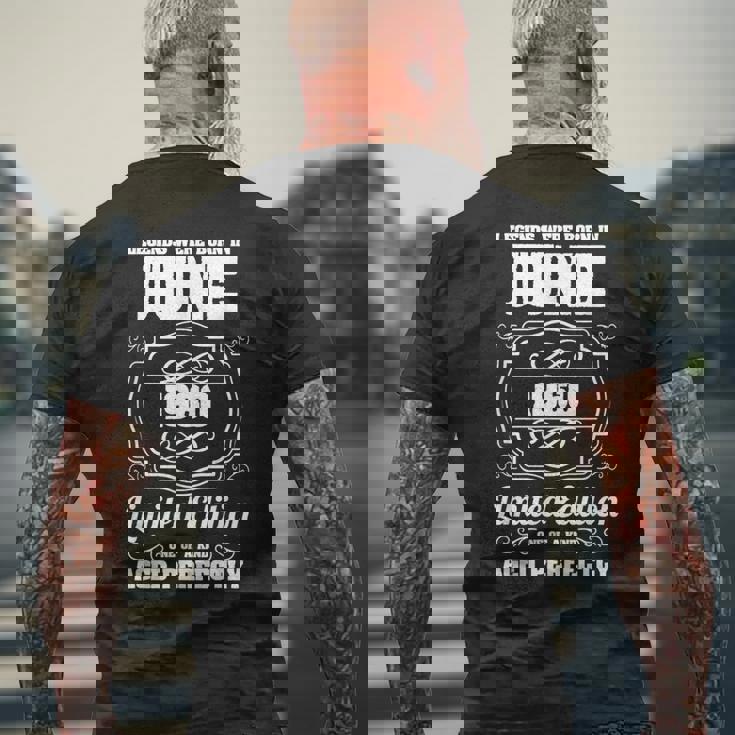 1960年6月生まれのレジェンドたち 61歳の誕生日 メンズTシャツ バックプリント 高齢者への贈り物