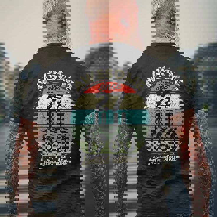 1960年7月27日 65歳の誕生日 65歳 2025年 誕生日 メンズTシャツ バックプリント 高齢者への贈り物