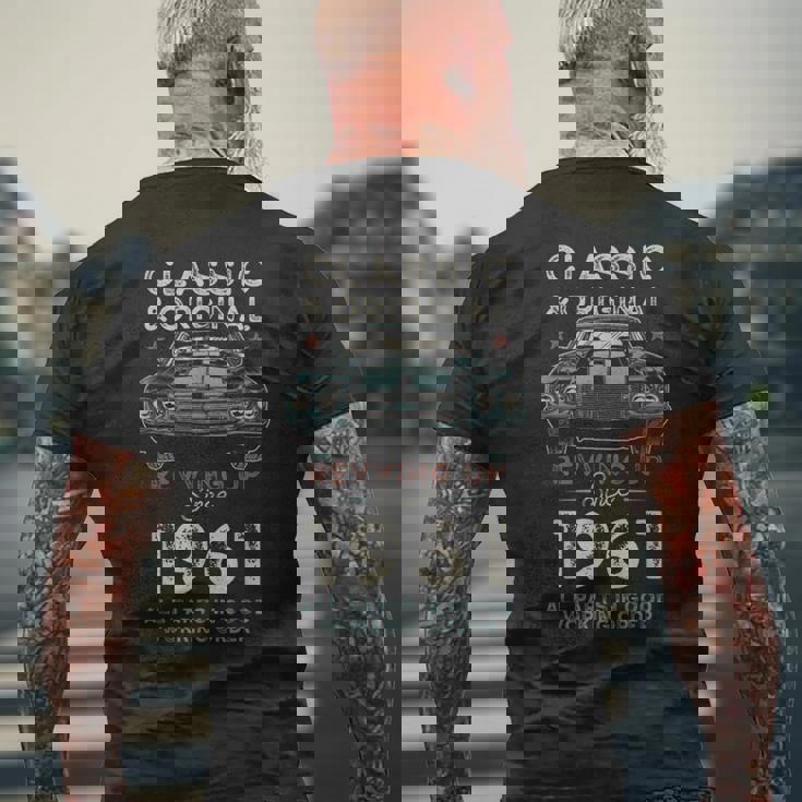 1961年生まれ マッスルカー生誕64周年 メンズTシャツ バックプリント 高齢者への贈り物