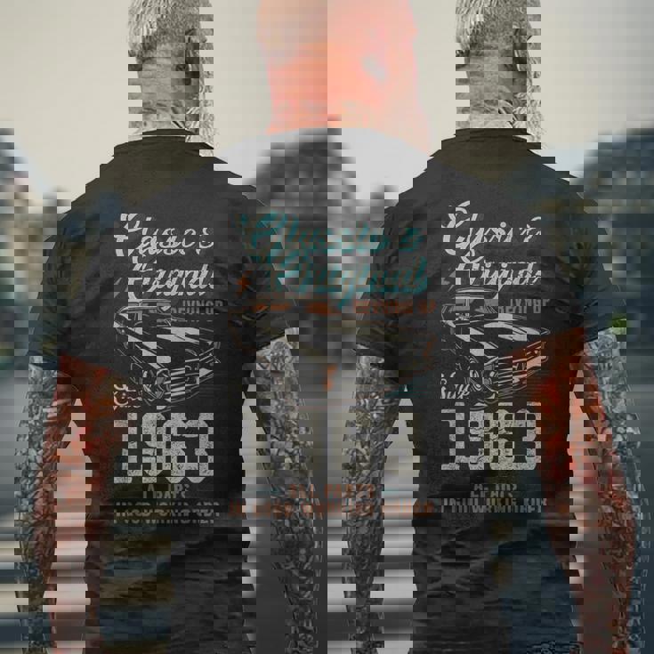 1963年生まれ ヴィンテージカー 62歳の誕生日 メンズTシャツ バックプリント 高齢者への贈り物