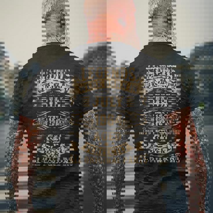 1964年7月 61歳 誕生日プレゼント 男性用 61歳の誕生日 メンズTシャツ バックプリント 高齢者への贈り物