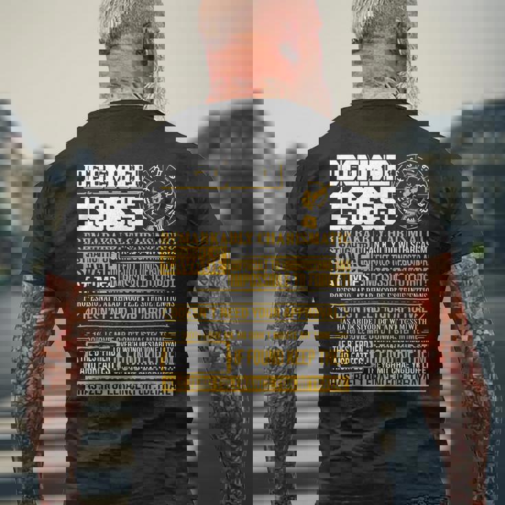 1965年 12月座 誕生日ギフト Born 12月agitarius メンズTシャツ バックプリント 高齢者への贈り物