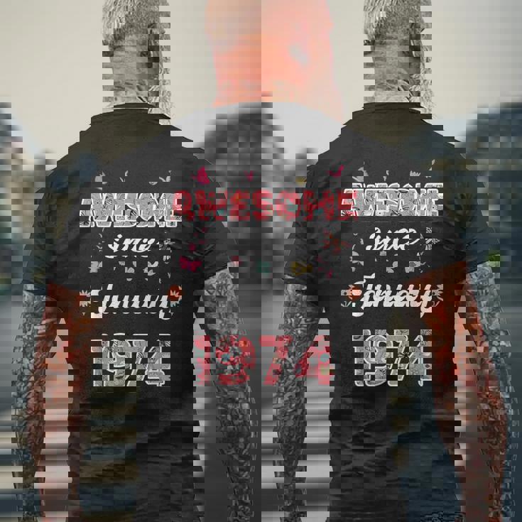 1974年1月から素晴らしい花、1974年1月の誕生日。 メンズTシャツ バックプリント 高齢者への贈り物