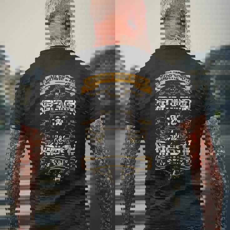 1980年9月に誕生した44歳の誕生日レジェンド。 メンズTシャツ バックプリント 高齢者への贈り物