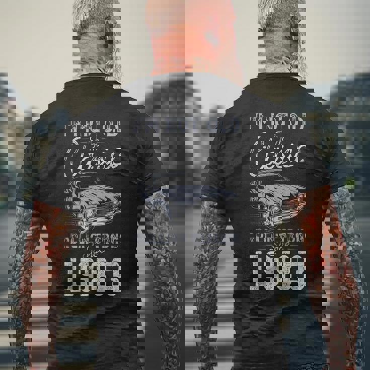 1983年生まれ マッスルカー生誕42周年 メンズTシャツ バックプリント 高齢者への贈り物