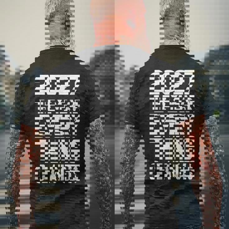 2027 すべてが変わる年 メンズTシャツ バックプリント 高齢者への贈り物