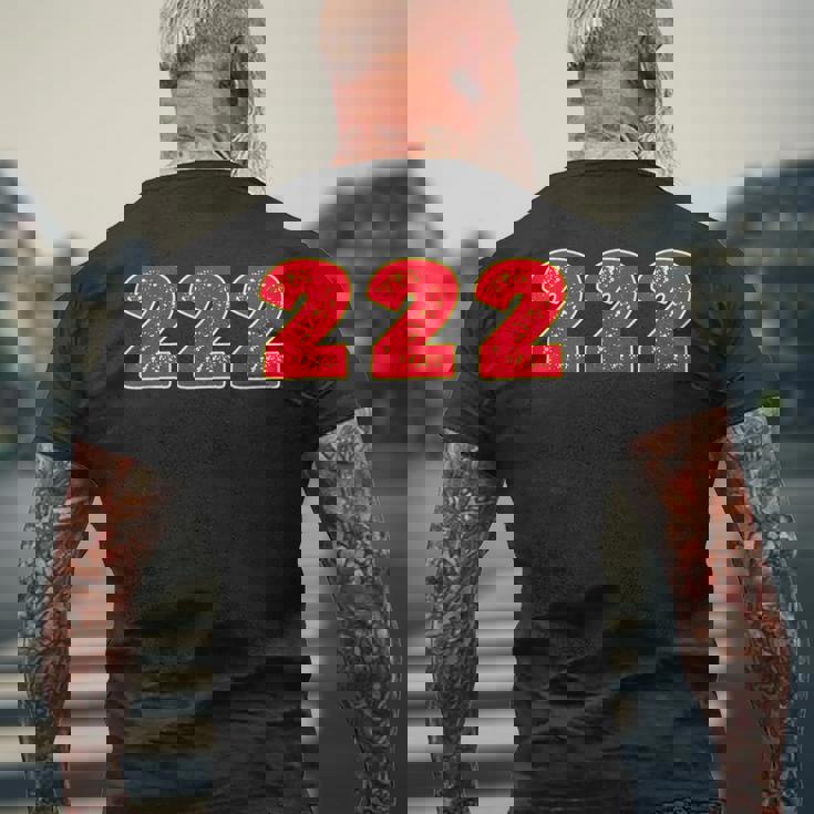 222 エンジェルナンバー Right Place Right Time メンズTシャツ バックプリント 高齢者への贈り物