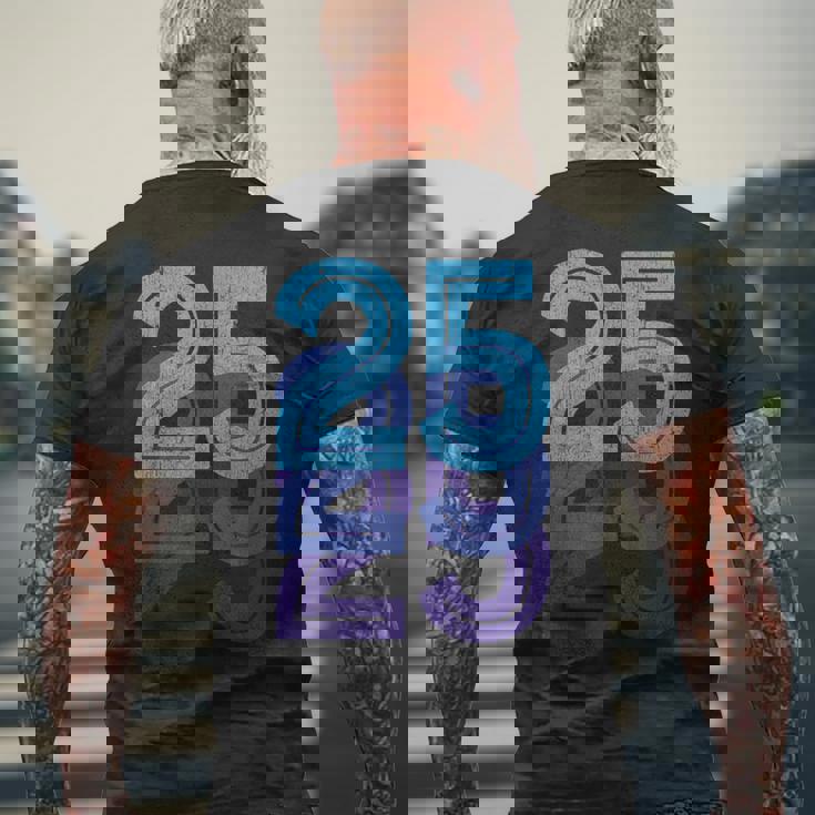 25ラッキーナンバー25歳の誕生日スポーツチーム-25 メンズTシャツ バックプリント 高齢者への贈り物